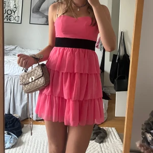 Gullig rosa volang klänning💕 - Superfin rosa volangklänning💗