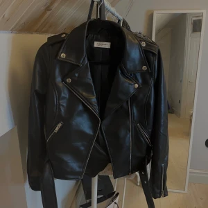 Skinn jacka  - Aldrig andvänd