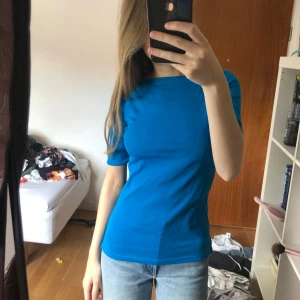 Ralph Lauren tröja - Säljer en Ralph Lauren tröja med jättefin och unikpassform. Båtringning, längre och uppvikta ärmar🩵