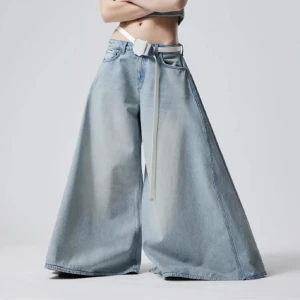 Weekday Extend Jeans - Weekday Extend Jeans! Storlek W27, helt nya och oanvända. Slutsålda i butik