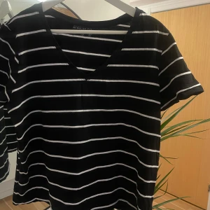 Randig tröja  - Randig tröja från Primark i storlek XL men passar även L. 