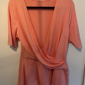 Omlottblus - Omlottblus från chiara Forthi i storlek L