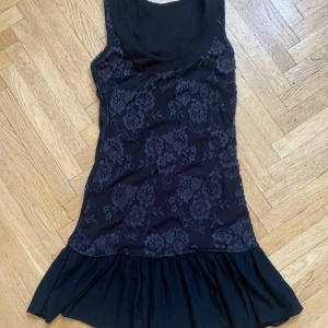 Svart spetsklänning  - Jätte fin mini klänning, använt fåtal gånger 