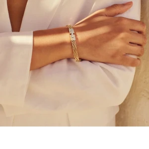 Guld armband Edblad  - Säljer mitt helt nya guld armband "Lana bracelet gold" från Edblad. Prislapp sitter kvar. Säljer då jag råkade beställa hem två likadana. Nypris 499 mitt pris 350kr. Skriv om du har några frågor eller funderingar☺️🙌🏼