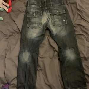 Snygga jeans  - Coola jeans köpta secondhand. Säljer för det inte kommit till användning och har bara använt 2 gånger. W31 L30