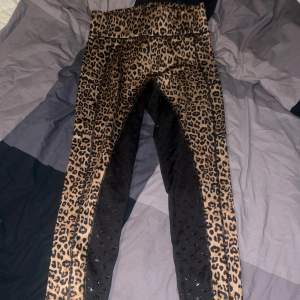 Jättefina leopard färgade ridtights i storlek M/L. Nypris 599kr på hemsidan.