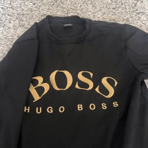 Hugo boss kofta - Använd väldigt sällan så extremt bra skick, som ny.  Pris går att diskuteras  Skriv vid frågor eller fler bilder🤍