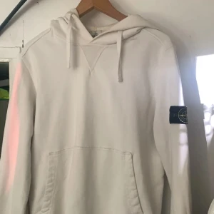 Stone Island Hoodie - Nypris: 4000 kr Mycket bra skick! Storlek: M