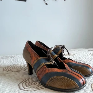 ELEY KISHIMOTO - Klackar 36 - Eleganta klackar från Eley Kishimoto 