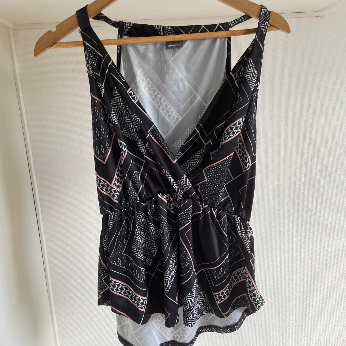 Topp ginatricot  - 93