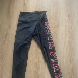 Tränings tights fårn victoria secret, passar s 