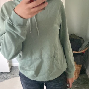 Hoodie - Säljer denna hoodie då den inte längre kommer till användning ❤️❤️
