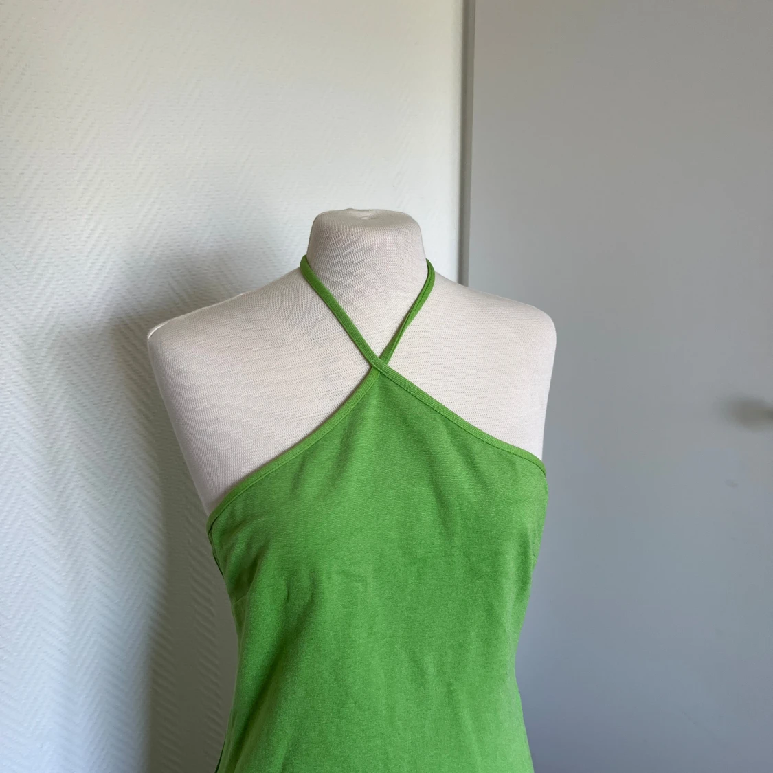 H&M grön halterneck klänning  - 90