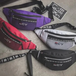 Sports Midjeväska / Axelväskor  - Väska mått 38.00*14.00*8.50 cm Helt ny  155kr/st 