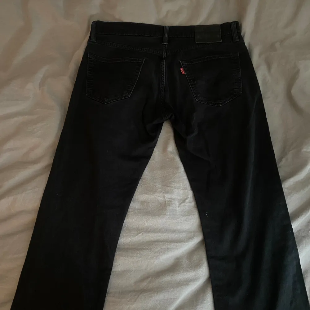 Levis jeans herrmodell. Modell 504, straight fit. Storlek 32x30. (W32, L30). Helt svarta, i väldigt bra skick. . Jeans & Byxor.