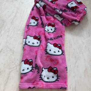  Hello Kitty pants very good condition barely worn I am 172 cm is a size M