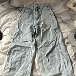 Baggy jeans från ginatricot! Säljer då de inte kommer till andvändning! ❤️