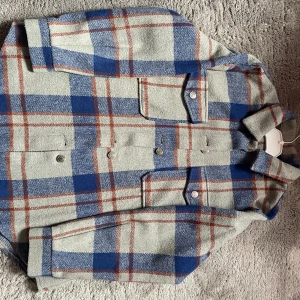 Skjorta - Skjorta i storlek M, bra skick säljs för 50kr. 