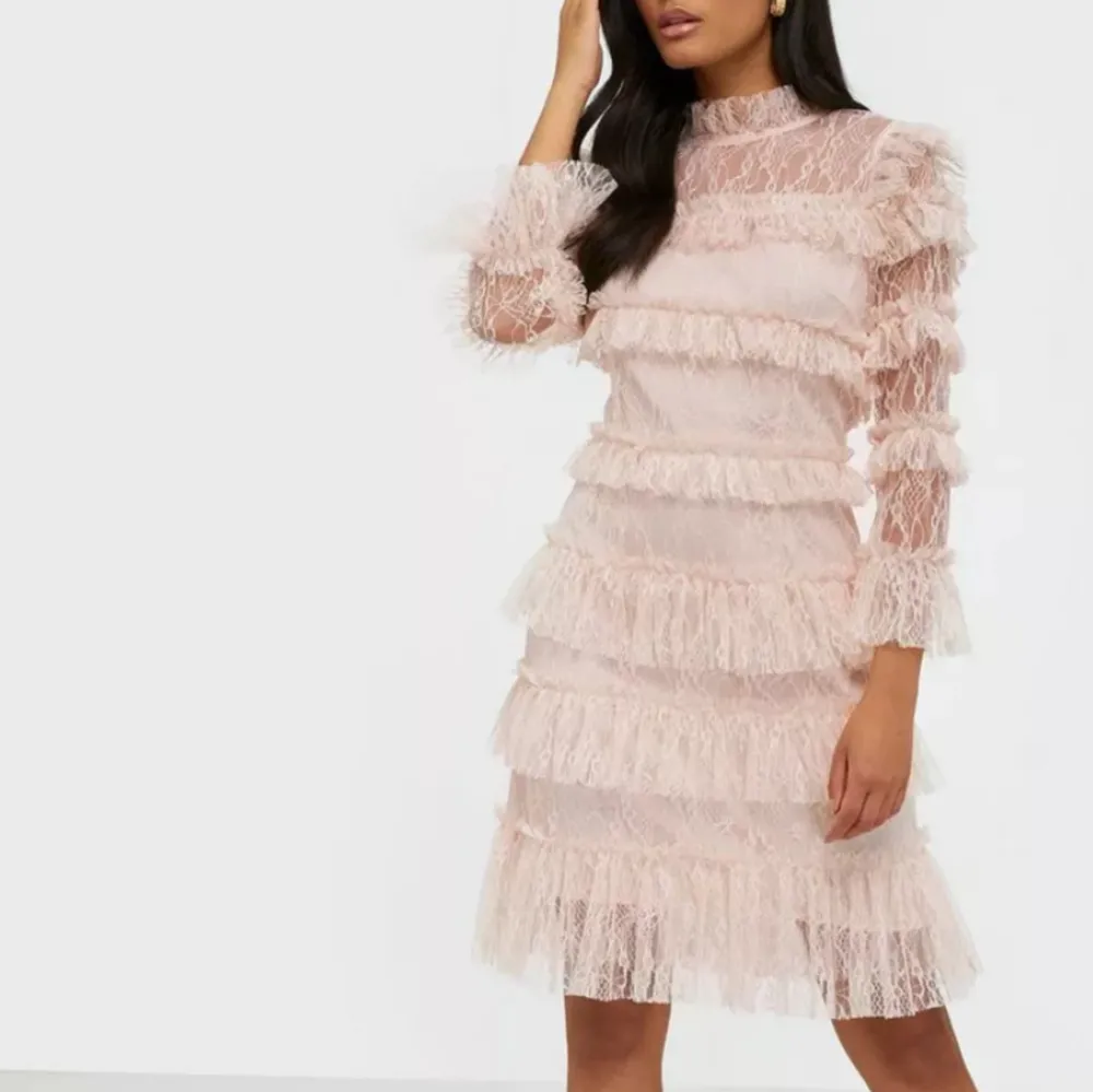 SÖKER!!! By malina klänning carmine i ljusrosa storlek S! Hör av er om ni har en och är intresserade av att sälja!. Klänningar.