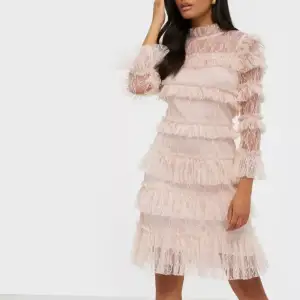 SÖKER!!! By malina klänning carmine i ljusrosa storlek S! Hör av er om ni har en och är intresserade av att sälja!