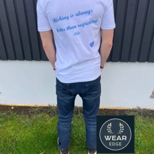  Dom perignon t-shirt - Dom perignon t-shirt till super pris! Storlek M men passar +-1 . Text ”Risking is always better than regretting” pris 359kr. Hög kvalitet och helt ny.