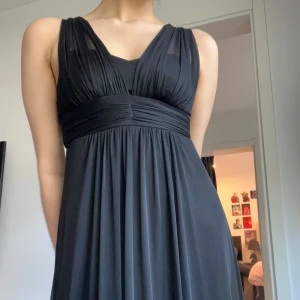 klänning  - Lång svart klänning.