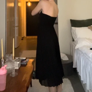 &other stories klänning - Superfin klänning från &other stories i storlek 36. Använd 1 gång. Supéklänning