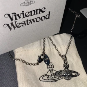 Vivienne Westwood - Skick: 10/10. Använd ett fåtal gånger. Såklart äkta!