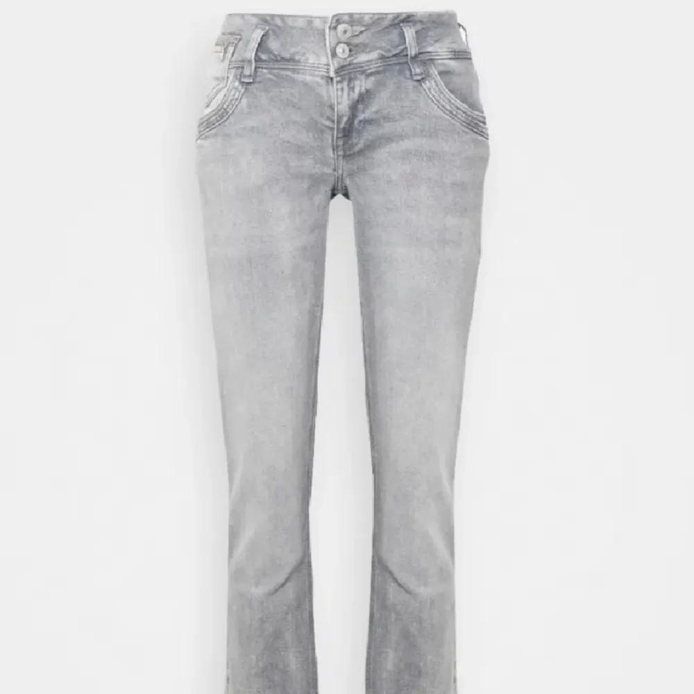 Säljer dessa Ltb jeans i storlek 26/30!  Som nya, egna bilder finns!. Jeans & Byxor.
