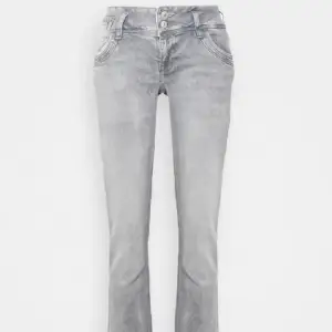 Säljer dessa Ltb jeans i storlek 26/30!  Som nya, egna bilder finns!