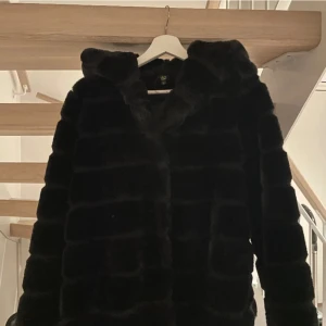 PÄLSJACKA 💕💕💕💕 - nästan helt ny, superbra skick!!!!