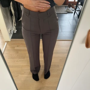 Kostymbyxor  - Kostymbyxor i storlek 34 längd regular aldrig använda 