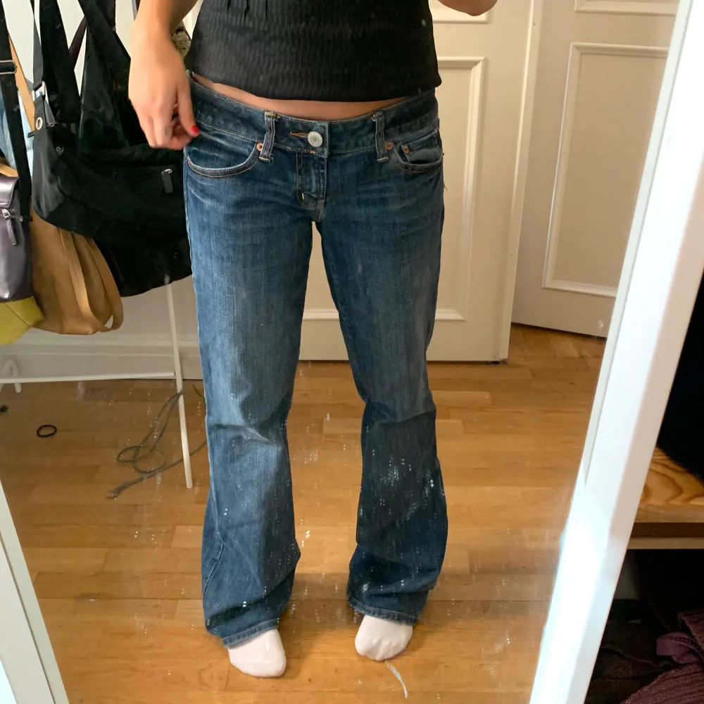 American Eagle Jeans i nyskick🙏 lågmidjade och vida:) helt perfekta! Amerikanskt storlek uppskattat till storlek S. Jeans & Byxor.