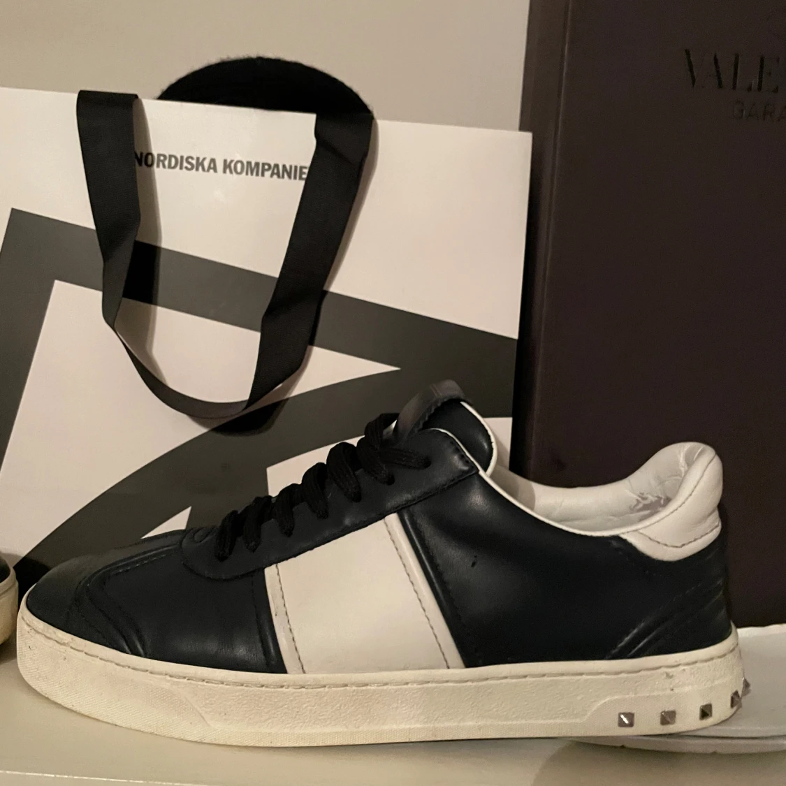 Valentino flycrew