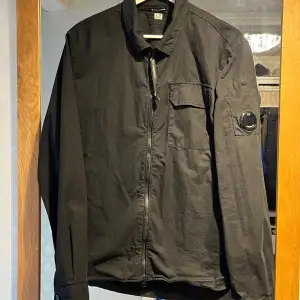 Co company overshirt som är i ny skick inga defekter i storlek s Priset är ej hugget i sten 