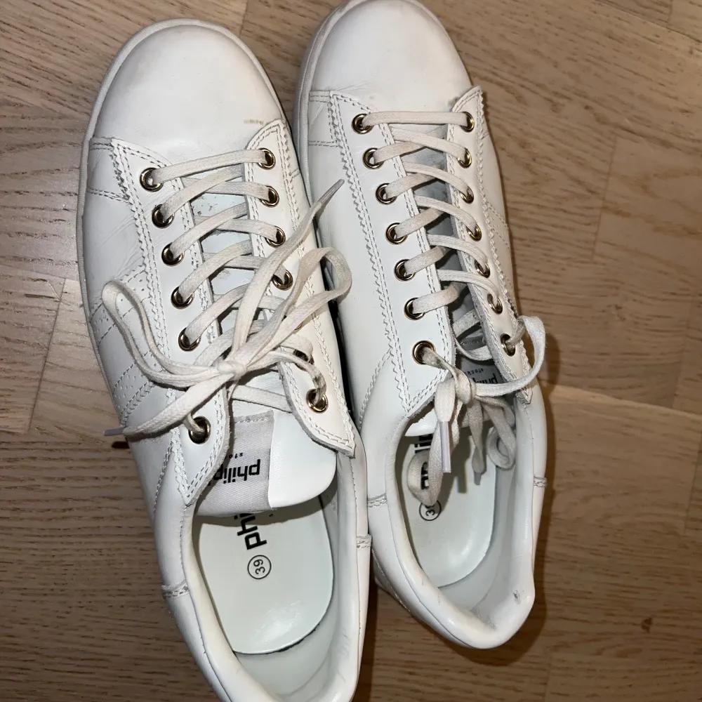 Vita sneakers från philip hogg, från Zalando, storlek 39!. Skor.