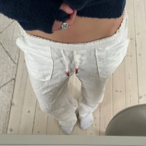 Linnebyxor från zara - Supersnygga linnebyxor från zara i storlek s som tyvärr inte kommer till användning. Bra skick!