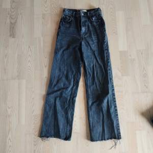 Svarta jeans ifrån Gina Tricot • bra skick