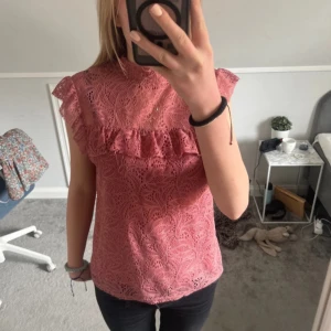 Söt blus  - Jätte snygg blus från only som aldrig är använd 