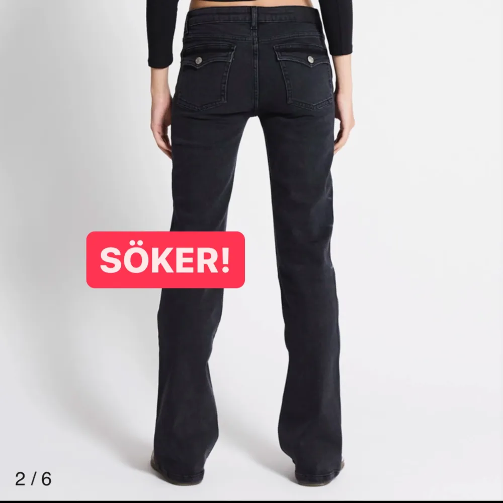 söker dessa 90s jeans från lager i svart ELLER grå! 🩷🩷 storlek S full lenght!. Jeans & Byxor.