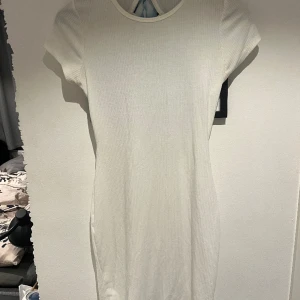 Klänning  - Säljer denna jätte fina klänning i storlek xs. Aldrig använd