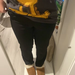 Kostymbyxor - Sköna kostymbyxor köpt på vero Moda för 400 kr, aldrig använda. 