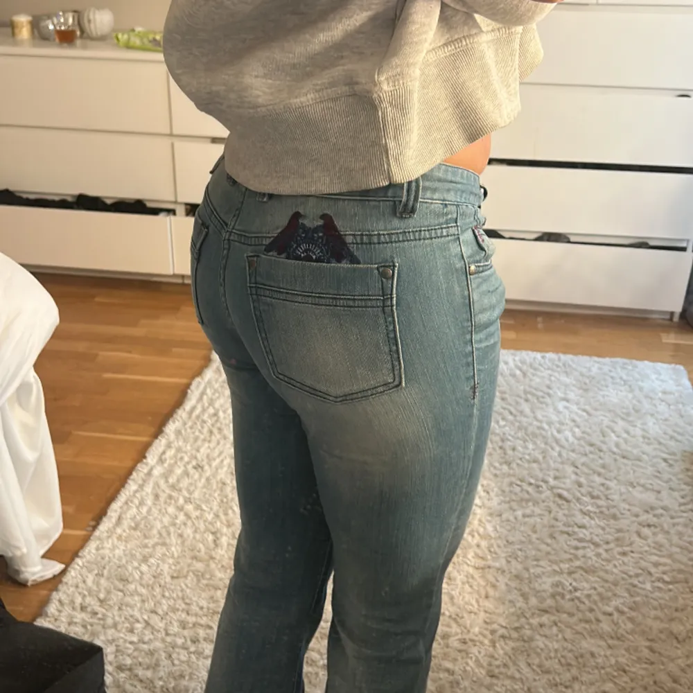 Jätte snygga jeans använda 1 gång så i nyskick!. Jeans & Byxor.