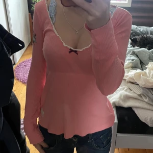 Odd Molly tröja - Fin rosa Odd Molly tröja. Hittar ingen storlek men skulle säga Xs/S. Bara höra av sig vid mer bilder/frågor☺️