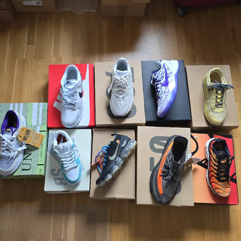 Vill sälja några skor från min collection. Dunk low mini swoosh 45 Yeezy 700 analog 42.5 Kobe 8 court purple 46 Travis scott saturn gold 43 Dunk low union purple 43 April dunk 38 Off white vapormax 41 Yeezy beluga 46-46.5 Air max plus sunset 40. Skor.