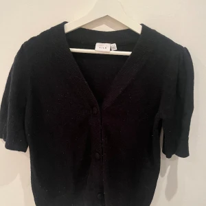 Kofta vila - Kortärmad kofta från vila😊