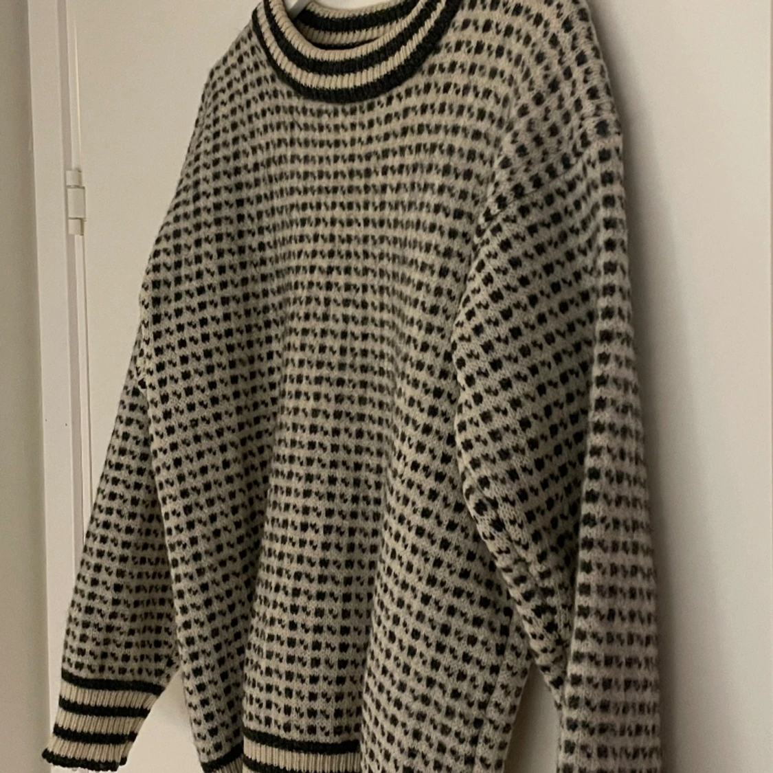 Stickad tröja