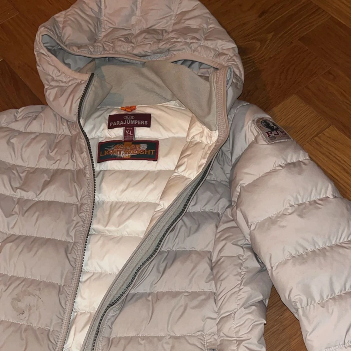 säljer dena jackan, använt 2 gånger - 91