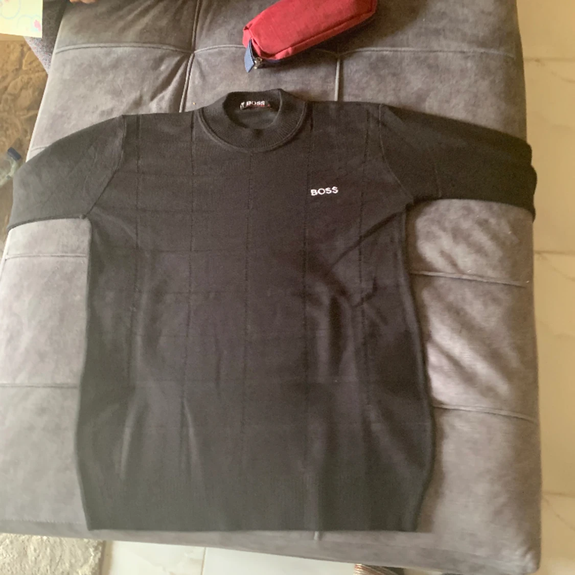 En Hugo boss tröja använd lite. Om du har frågar var inte rädd o fråga 