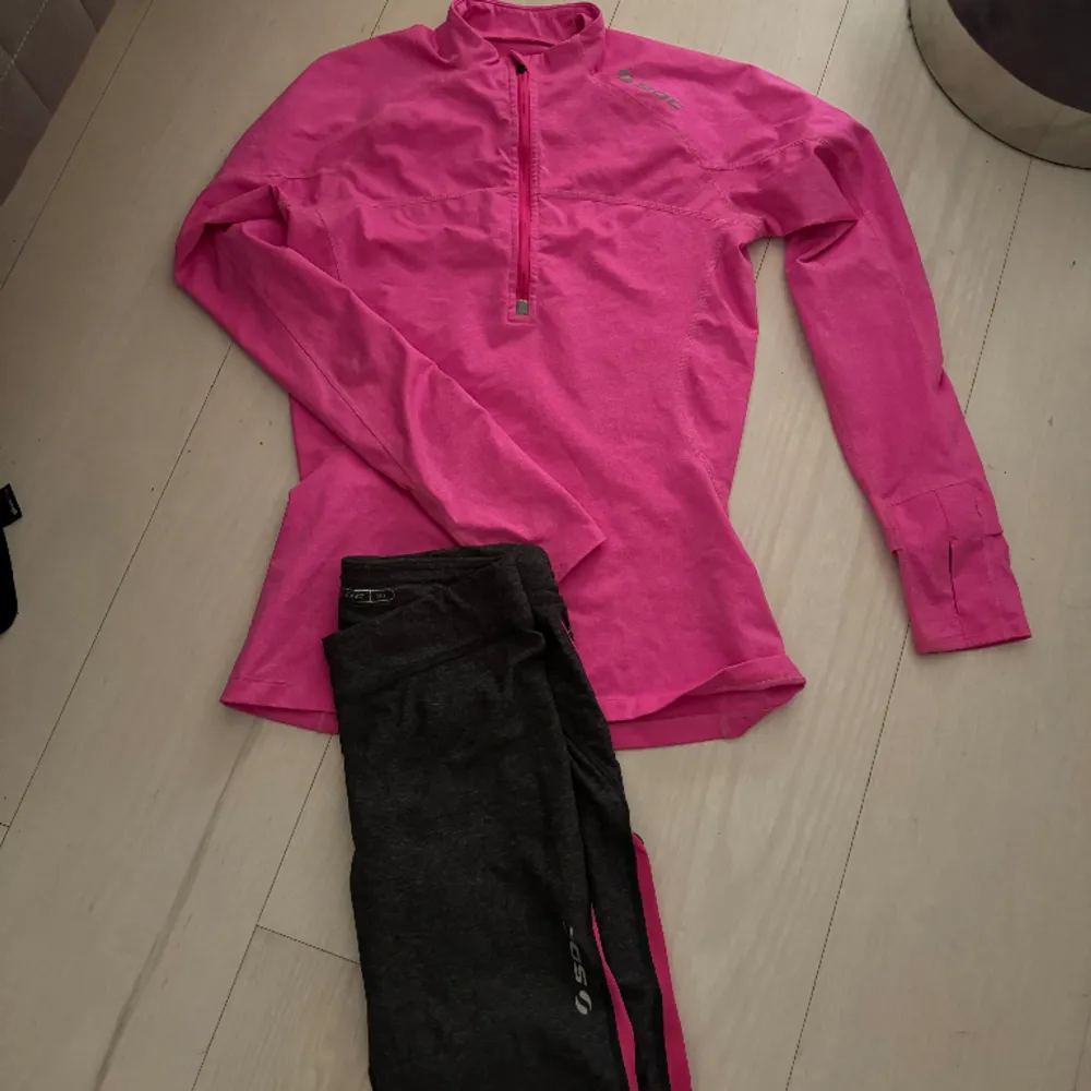 Fint rosa träningsset med linne, långärmad och träningsbyxor från soc💕. Toppar.